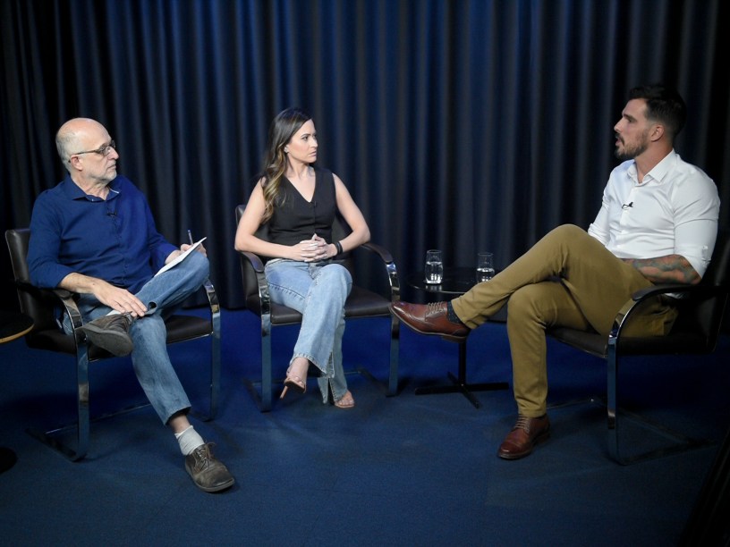 O medalhista olímpico, Bruno Fratus, durante entrevista ao programa "Amarelas On Air, com os jornalistas Fábio Altman e Marcela Rahal
