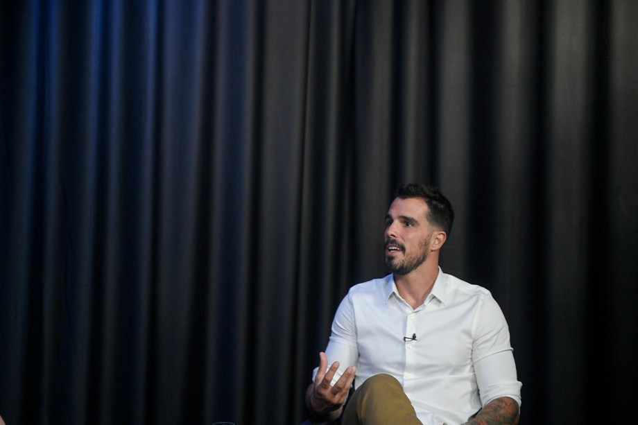 Medalhista olímpico, Bruno Fratus, durante entrevista ao programa 