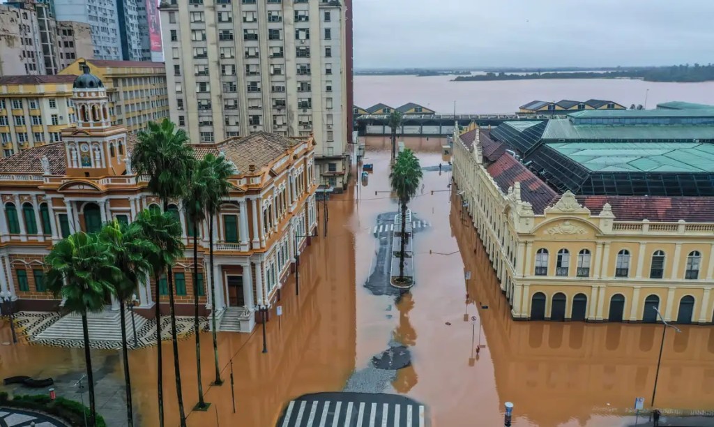 Centro de Porto Alegre ficou alagado