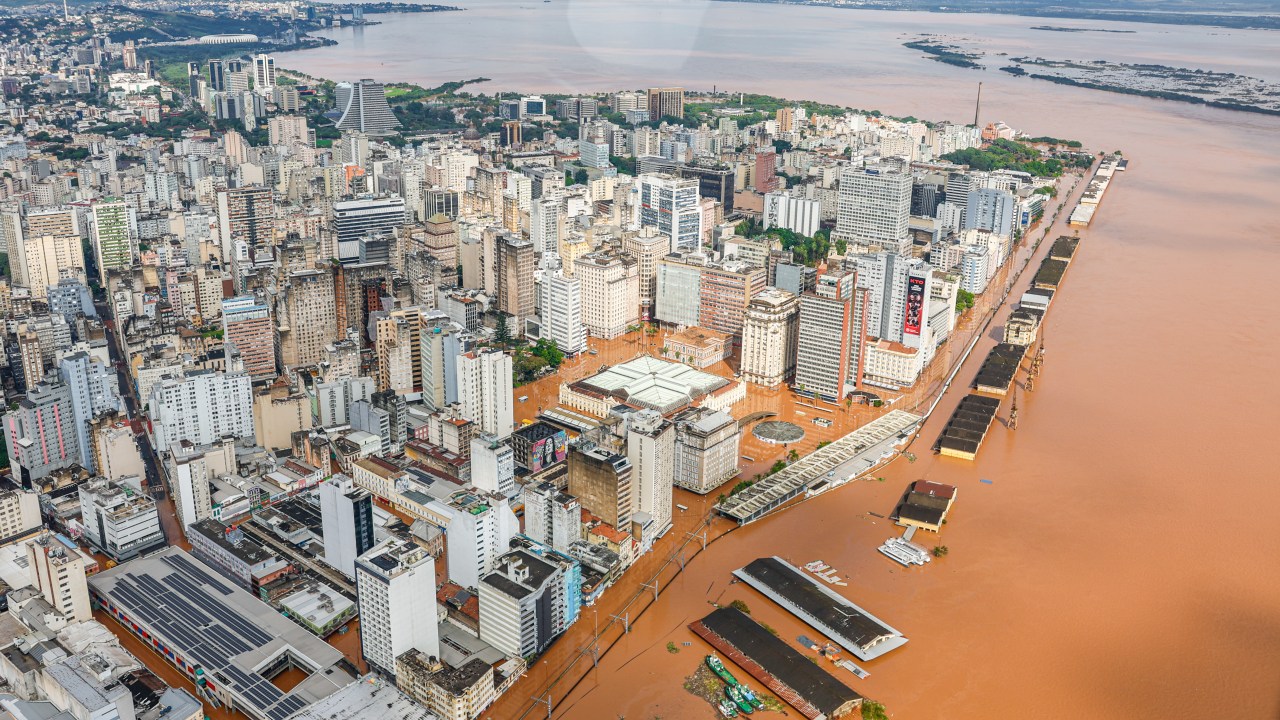 Lula faz sobrevoo das áreas afetadas pelas chuvas em Canoas (RS)