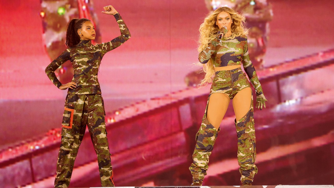 TÁ NO SANGUE - Blue Ivy e Beyoncé: aos 11, primogênita da cantora e Jay-Z dançou com a mãe em shows — e foi criticada