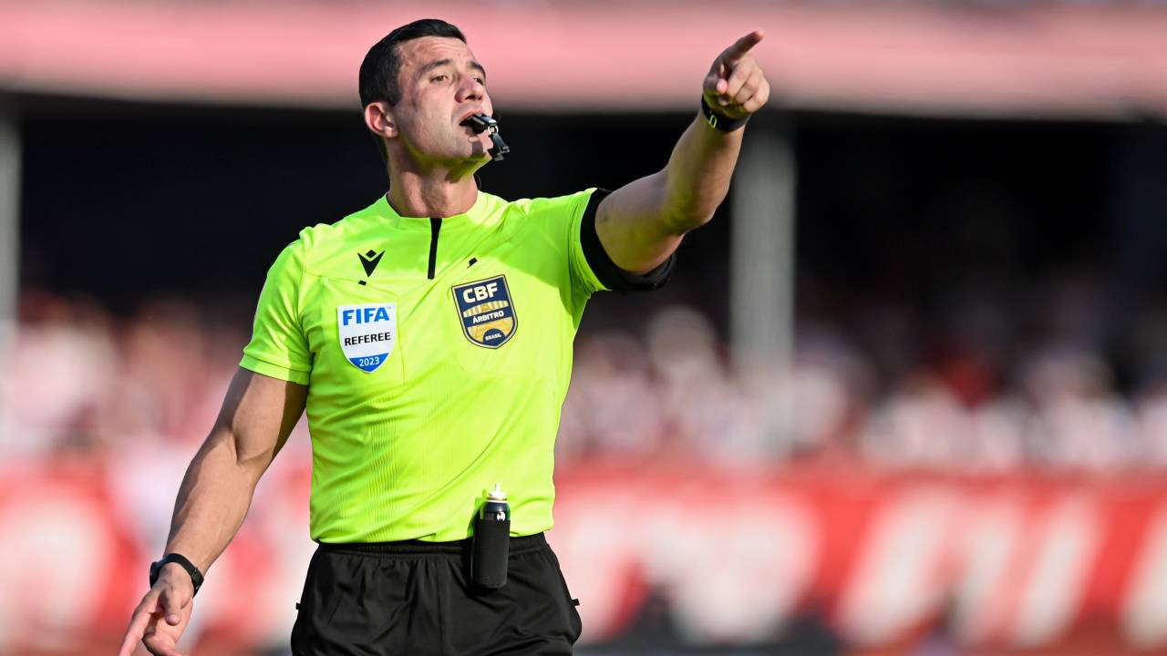 SAO PAULO, BRAZIL - SEPTEMBER 24: Referee Braulio da Silva Machado gestures during the second leg of Copa Do Brasil 2023 final match between Sao Paulo and Flamengo at Morumbi Stadium on September 24, 2023 in Sao Paulo, Brazil. (Photo by Gledston Tavares/Eurasia Sport Images/Getty Images)