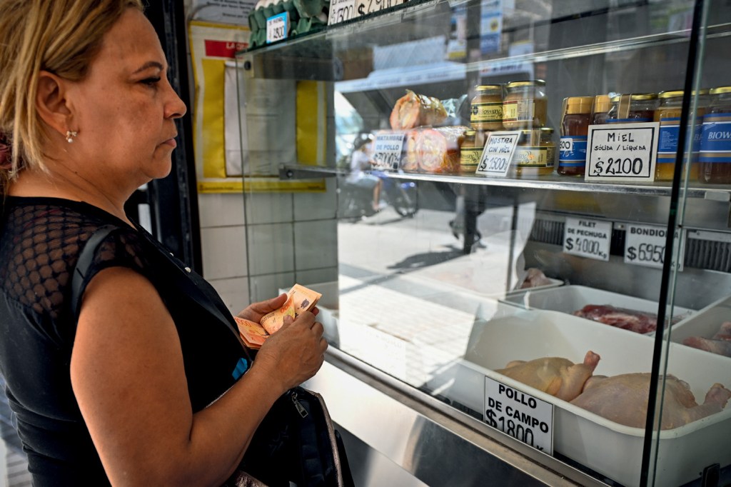 VIÉS DE BAIXA - Ida ao supermercado: inflação controlada e dinheiro contado