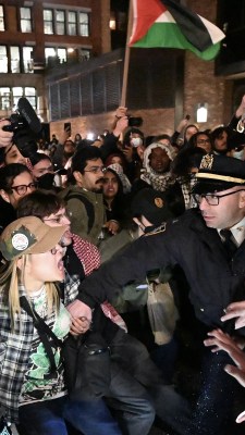 Polícia de Nova York prende manifestantes pró-Palestina na Universidade de Columbia - 22/04/2024