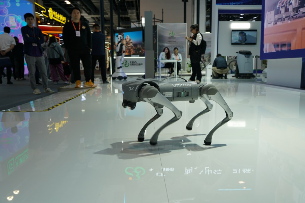 O cão-robô da China. 11/05/2024