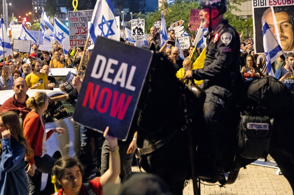 “LIXO!” - Manifestação em Tel Aviv: população vai às ruas contra o governo