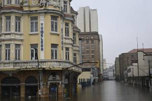Porto Alegre: Centro alagado e cidade em colapso Porto Alegre: Centro alagado e cidade em colapso