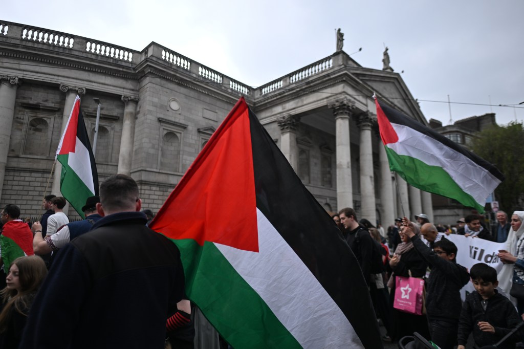 Marcha pró-Palestina em Dublin, na Irlanda