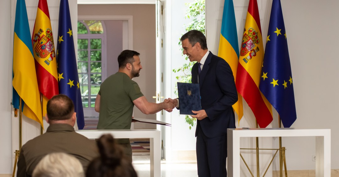 España firma un acuerdo bilateral de defensa por valor de mil millones de dólares para ayudar a Ucrania