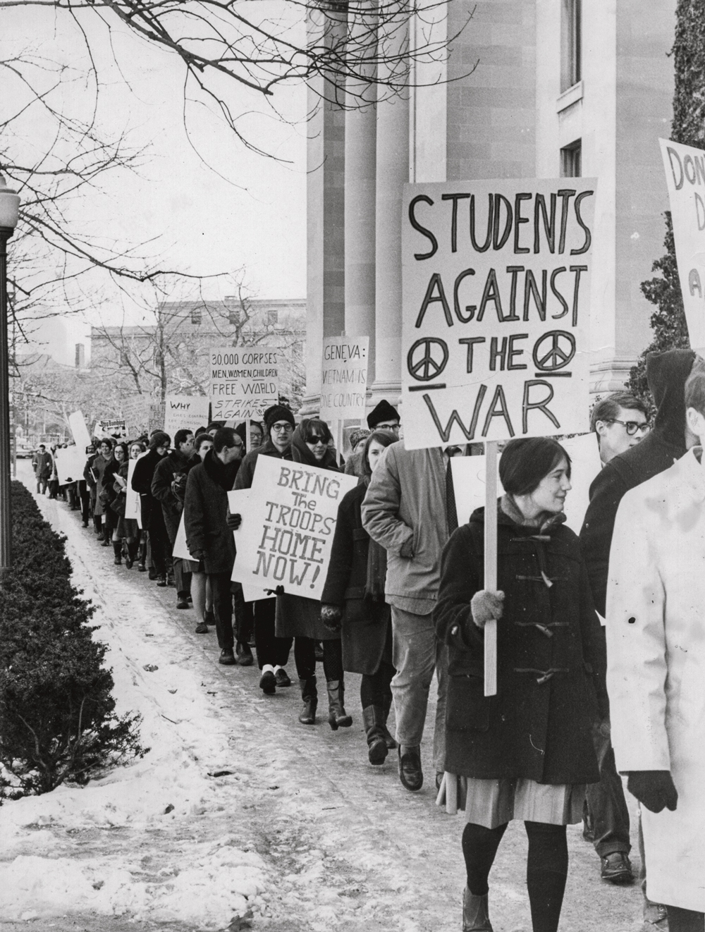 1970 - Estudantes americanos pedem a paz no Vietnã: protestos surtiram efeito