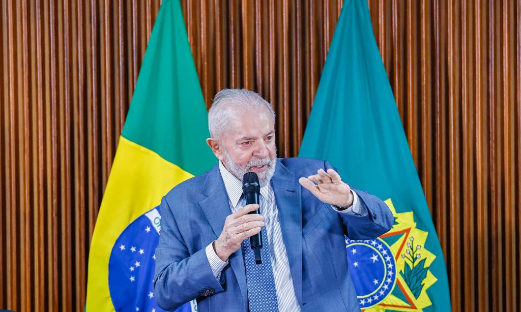 Após reunião com grevistas, Lula anuncia R$ 5,5 bilhões para universidades