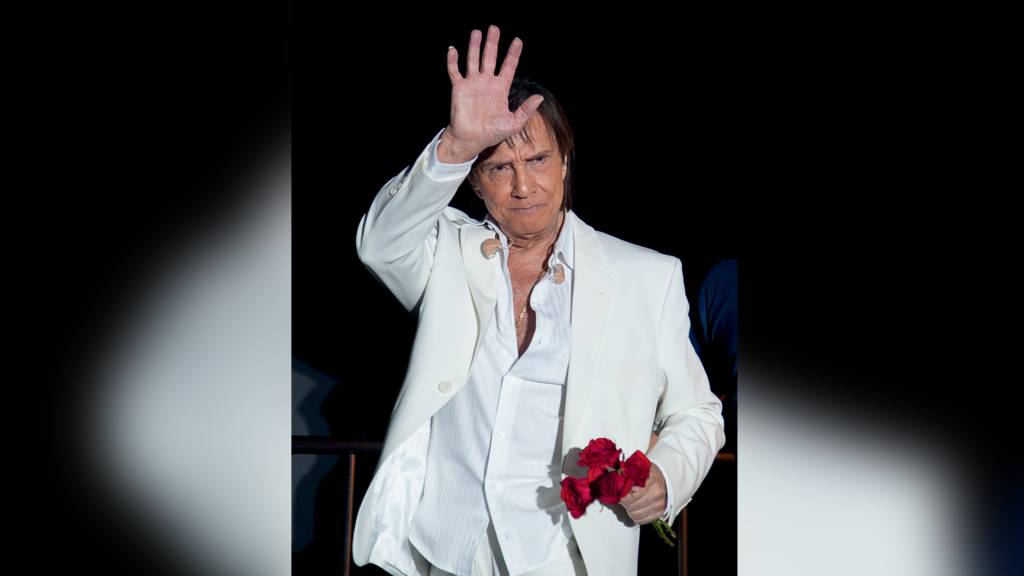 Artista se nega a cantar com Roberto Carlos e oferece projeto para Globo