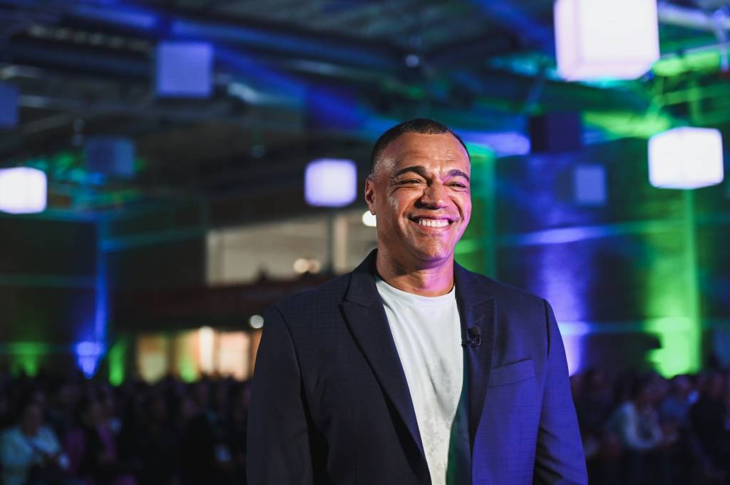 Denílson comenta condenação por estupro dos amigos Dani Alves e Robinho