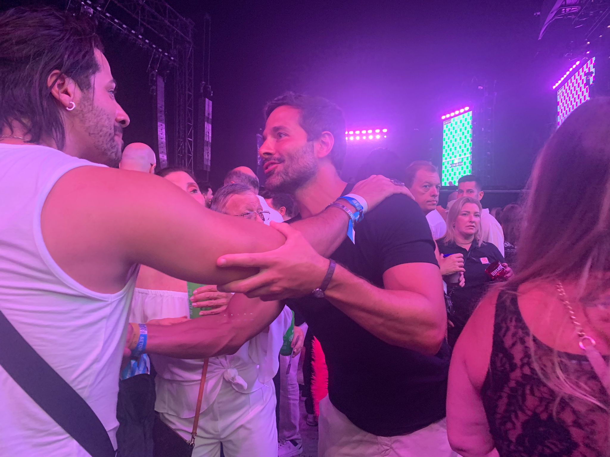 Marcelo Calero é tietado em show de Madonna: ‘Meu marido’