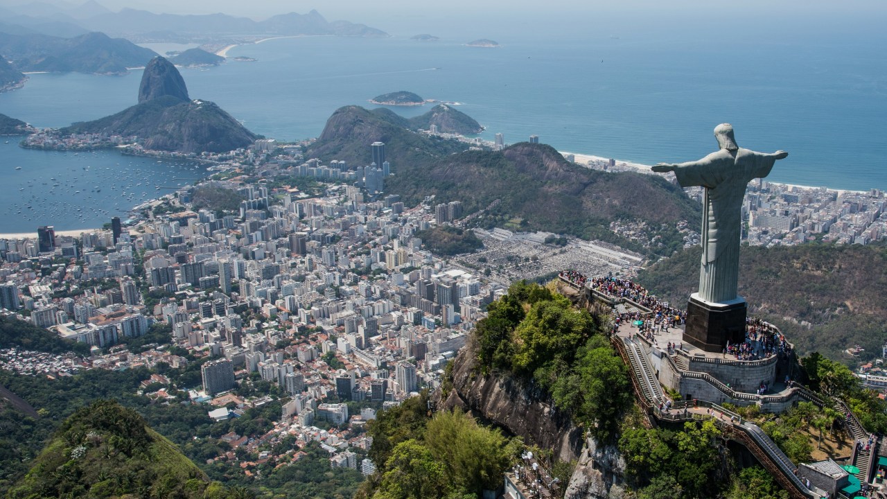Vista aérea do Cristo Redentor, no Rio de Janeiro