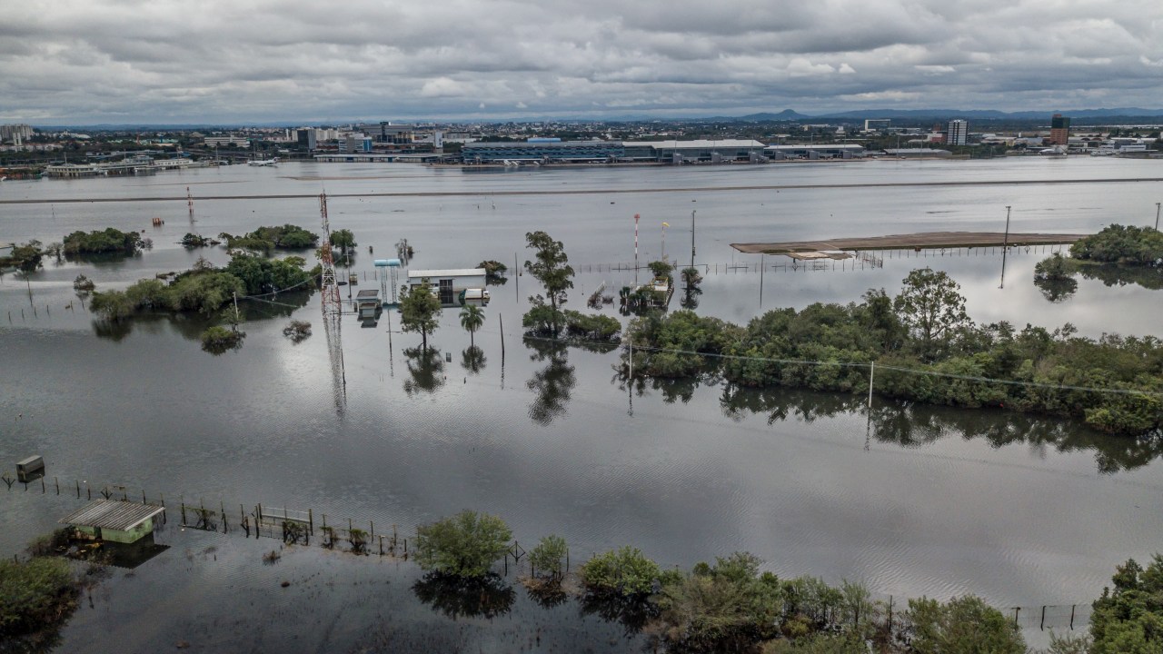 Porto Alegre (RS), 25/05/2024 - Aeroporto Salgado Filho (POA) continua alagado pelas enchentes que atingem o estado