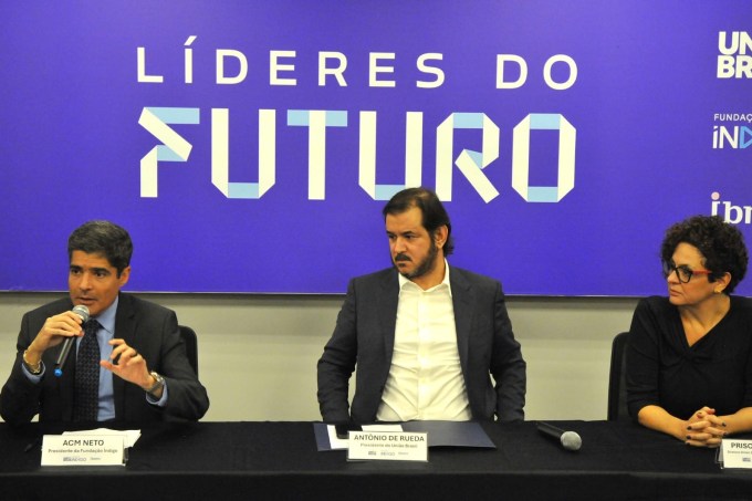 ACM Neto, presidente da Fundação Índigo; Antônio de Rueda, presidente do União Brasil; e Priscila Simões, diretora de soluções corporativas do Ibmec