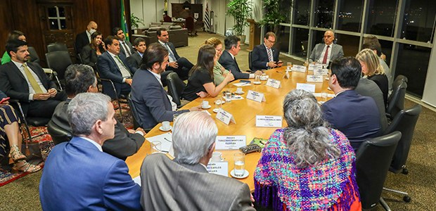 Representantes de partidos políticos se reuniram com o presidente do Tribunal Superior Eleitoral, ministro Alexandre de Moraes, no último dia 8