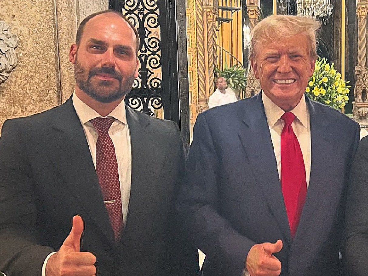 Fã de Trump, Eduardo Bolsonaro já tem data para vi... | VEJA