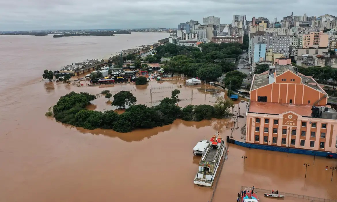 Milhares de crianças e adolescentes foram afetados pelas enchentes no Rio Grande do Sul
