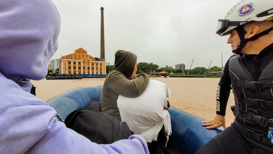 Defesa Civil e Forças Armadas atuam em resgates de vítimas das inundações no Rio Grande do Sul; fortes chuvas atingem o estado desde a última sexta-feira, 30. (Fotos: Prefeitura de Porto Alegre/Ministério da Defesa/Ricardo Stuckert)