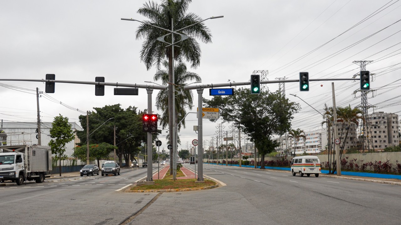 Novos semáforos inteligentes de São Caetano do Sul tem pluviômetro