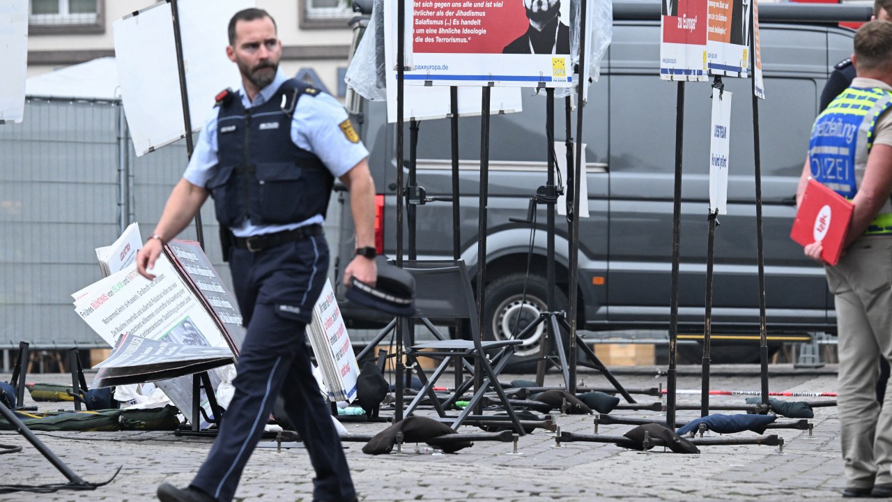 Police officers work at the scene where several people were injured in a knife attack on May 31, 2024 in Mannheim, western Germany. Media reported that a prominent Islam critic was among those targeted. A man with a knife attacked and injured several people on the market square in Mannheim at around 11.35 am, police said in a statement. Police then shot at the attacker, who was also injured as a result. (Photo by Kirill KUDRYAVTSEV / AFP)