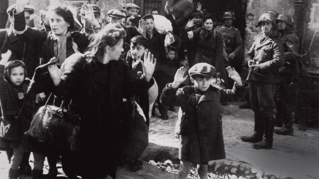 LEVANTE - Em 1943: judeus do Gueto de Varsóvia se insurgem contra os invasores e opressores