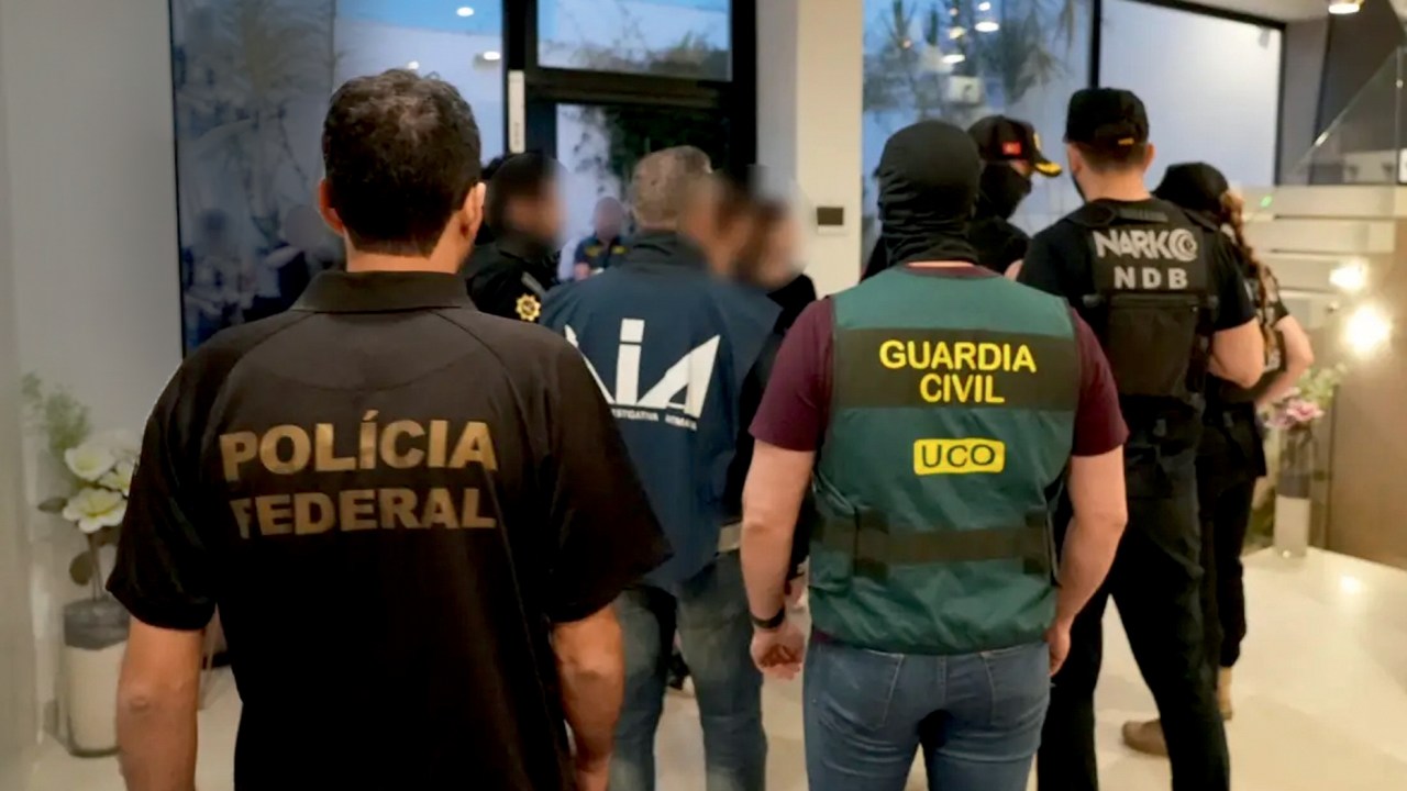 FORÇA-TAREFA - Agentes europeus e brasileiros na recente operação conjunta: quarenta presos em seis países