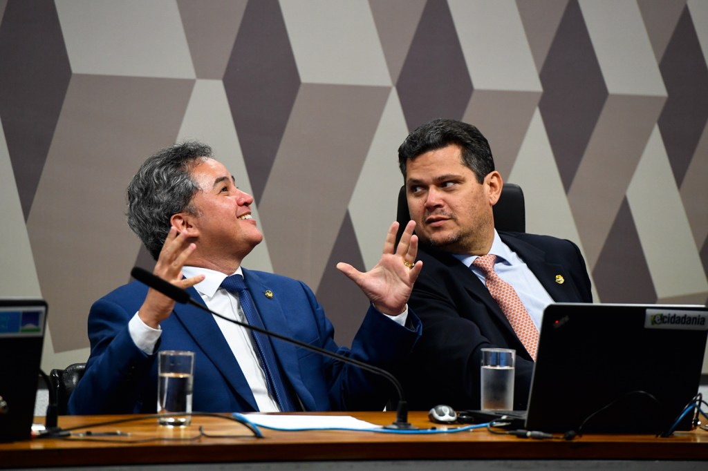 CACIQUES - Efraim e Alcolumbre, do União Brasil: líderes de uma legenda dividida