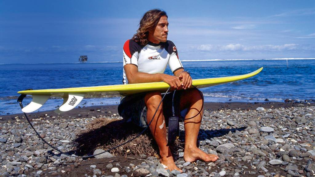 2F3NH64_fotoarena.jpg SURPRESA - O surfista e ator Tamayo Perry: atacado por um tubarão na Ilha de Oahu