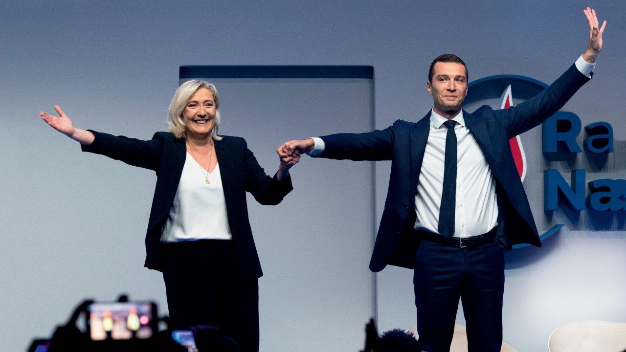 O GALÃ E SUA MENTORA - Le Pen e Bardella: sonhando com a maior bancada na Assembleia