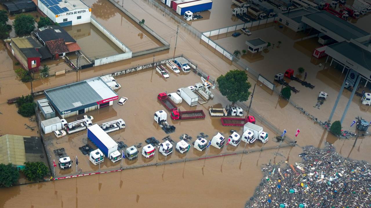 Empresa alagada em Porto Alegre: problema agravado