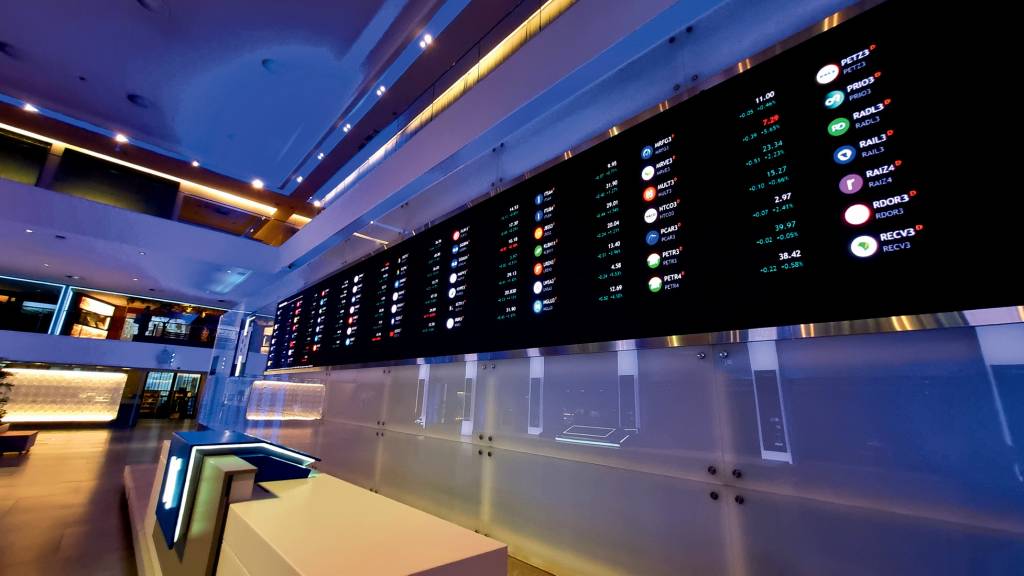 Ibovespa sobe 1,74% no mês e deve fechar outubro com recorde