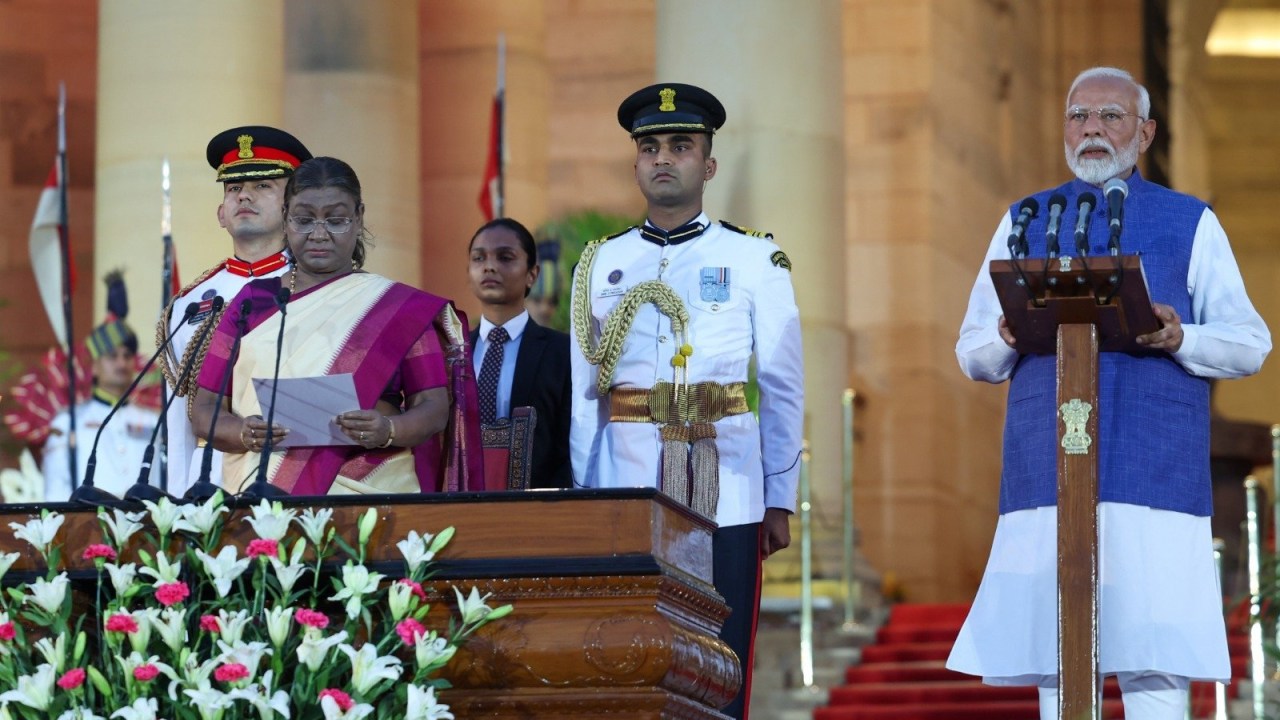 Narendra Modi faz juramento durante posse como primeiro-ministro da Índia