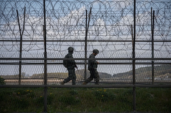 Militares sul-coreanos na ilha de Ganghwa, fronteira entre a Coreia do Sul e a Coreia do Norte. 23/04/2020