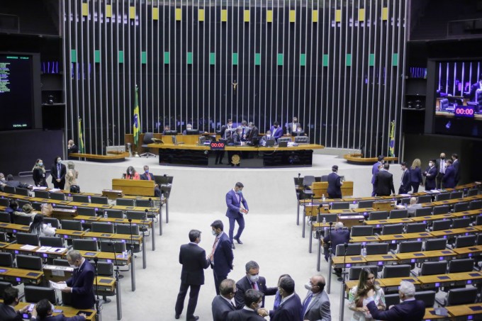 Sessão no plenário da Câmara dos Deputados no dia 22 de fevereiro de 2022