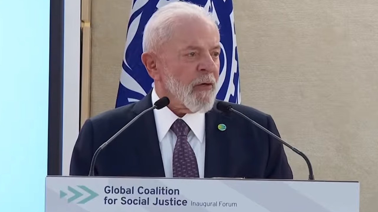O presidente Luiz Inácio Lula da Silva discursa na sessão de encerramento do Fórum Inaugural da Coalizão Global para a Justiça Social, no âmbito da 112ª Conferência Internacional do Trabalho, em Genebra, na Suíça