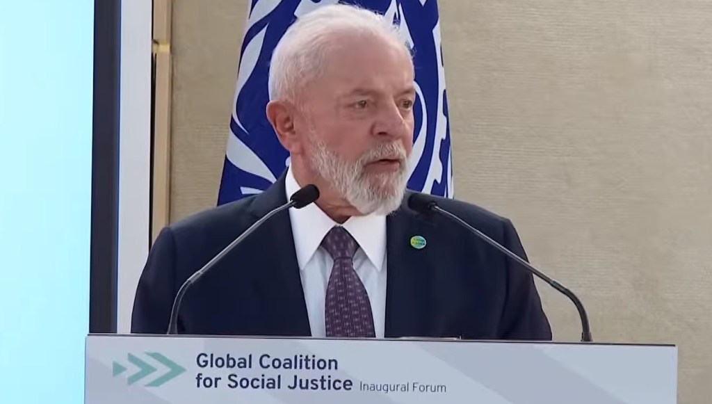 O presidente Luiz Inácio Lula da Silva discursa na sessão de encerramento do Fórum Inaugural da Coalizão Global para a Justiça Social, no âmbito da 112ª Conferência Internacional do Trabalho, em Genebra, na Suíça