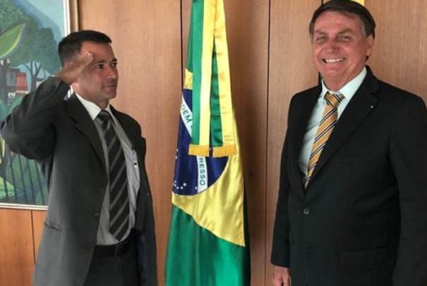 O coronel Ricardo Mello Araújo, ex-diretor do Ceagesp e ex-chefe da Rota da Polícia Militar de São Paulo, e o ex-presidente Jair Bolsonaro