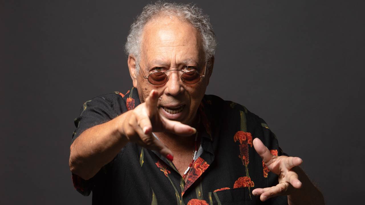 BOLA CHEIA - O músico hoje: ruim no futebol, mas um artista de prestígio raro — e que não para