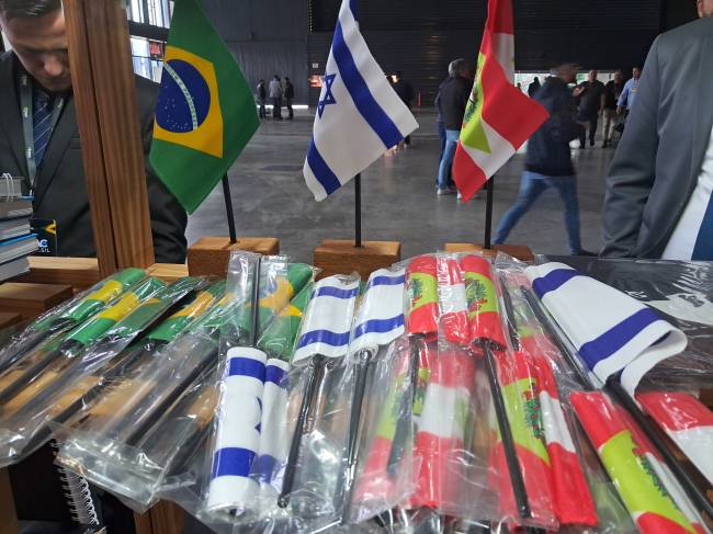 Bolsonaro CPAC 2024 Bandeiras de Israel foram onipresentes em evento conservador CPAC, de forma semelhante que em outras mobilizações do ex-presidente Jair Bolsonaro. 06/07/2024 -