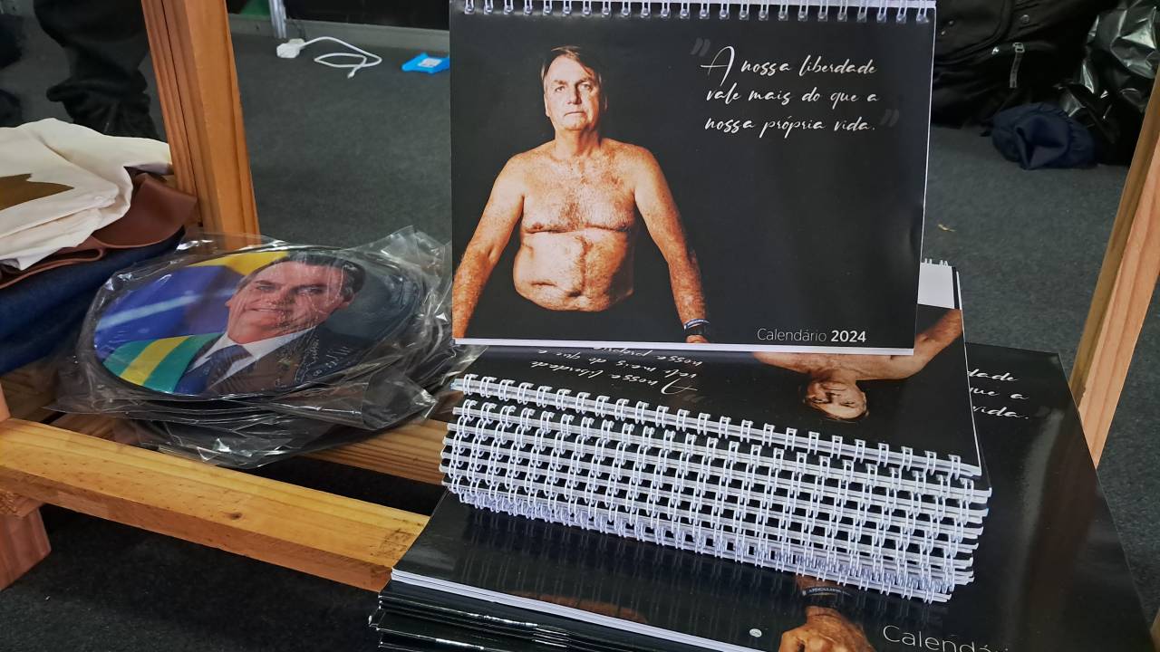 Seis anos após atentado, imagem da facada continua forte na narrativa bolsonarista de poder – e estampa até calendário. 06/07/2024 -