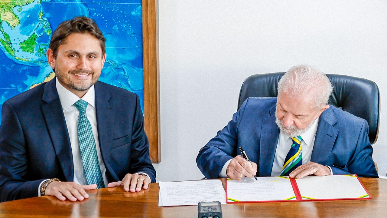 O ministro das Comunicações, Juscelino Filho (União Brasil), e o presidente Lula, em foto de janeiro deste ano