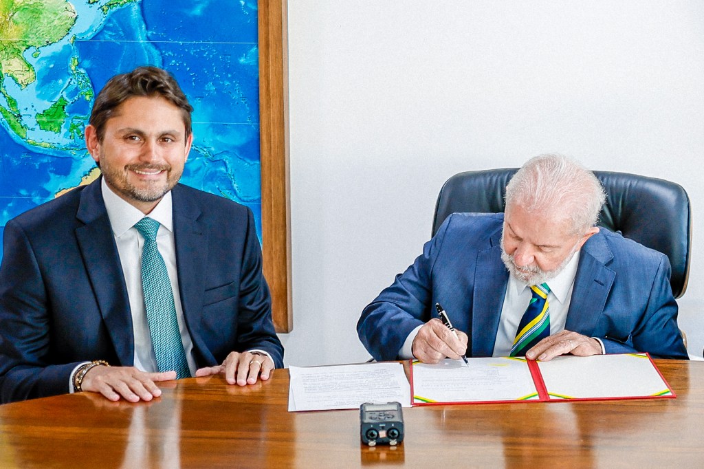 O ministro das Comunicações, Juscelino Filho (União Brasil), e o presidente Lula, em foto de janeiro deste ano