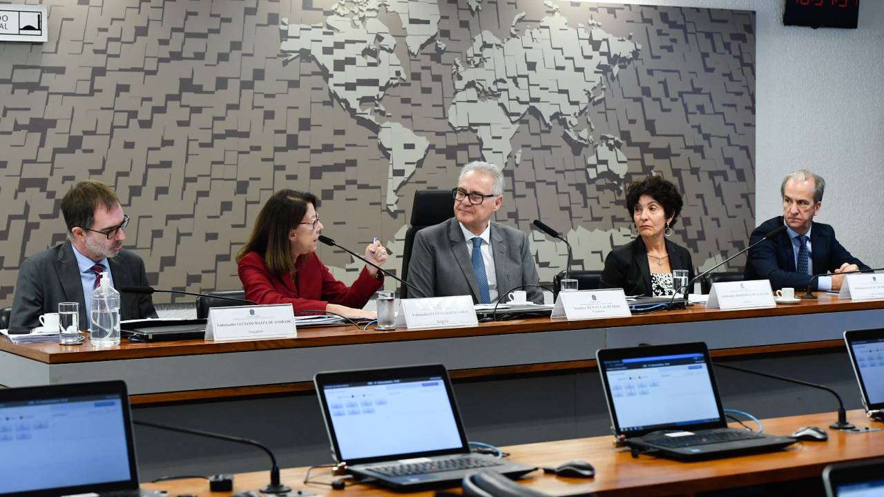Presidida por Renan Calheiros (MDB-AL), a Comissão de Relações Exteriores e Defesa Nacional do Senado realizou nesta quarta-feira as sabatinas dos indicados para as embaixadas do Brasil em Angola, Cabo Verde, Estônia, México, Santa Lúcia, Singapura e Ucrânia