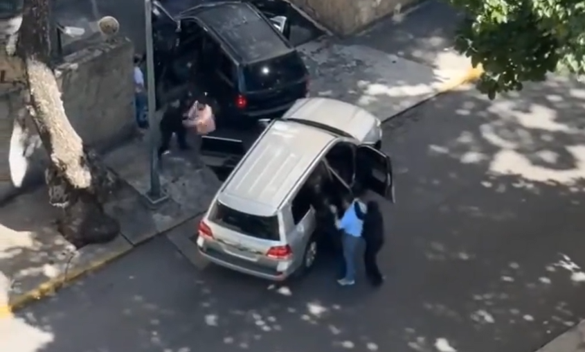 Maduro manda prender opositores e sede de partido é atacada