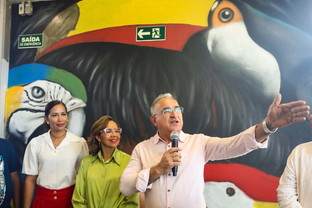 O professor Bruno Daniel (PSOL) e a ex-vereadora Bete Siraque (PT), durante anúncio de aliança para a disputa da prefeitura de Santo André