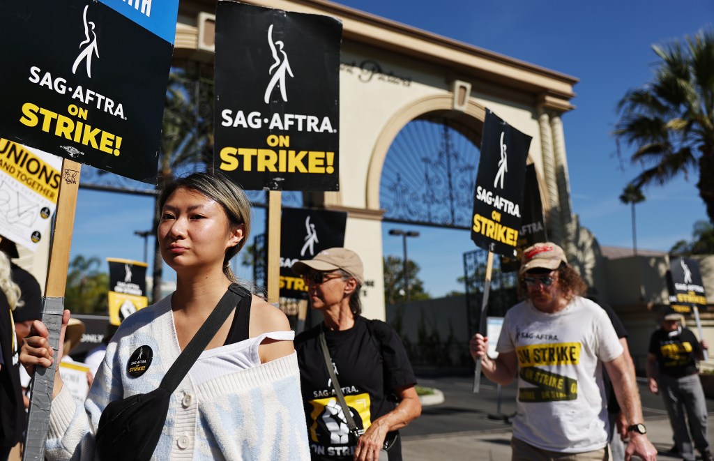LOS ANGELES, CALIFORNIA - NOVEMBER 03: SAG-AFTRA members and supporters picket outside Paramount Studios on day 113 of their strike against the Hollywood studios on November 3, 2023 in Los Angeles, California. Contract negotiations between the actors union and the Alliance of Motion Picture and Television Producers (AMPTP) are continuing in the strike which began on July 14. (Photo by Mario Tama/Getty Images)