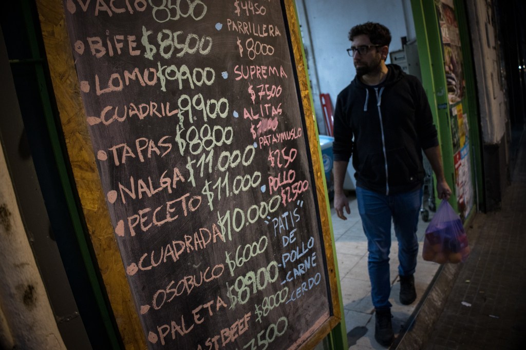 Em maio, os preços subiram 4,2% na Argentina. 01/07/2024